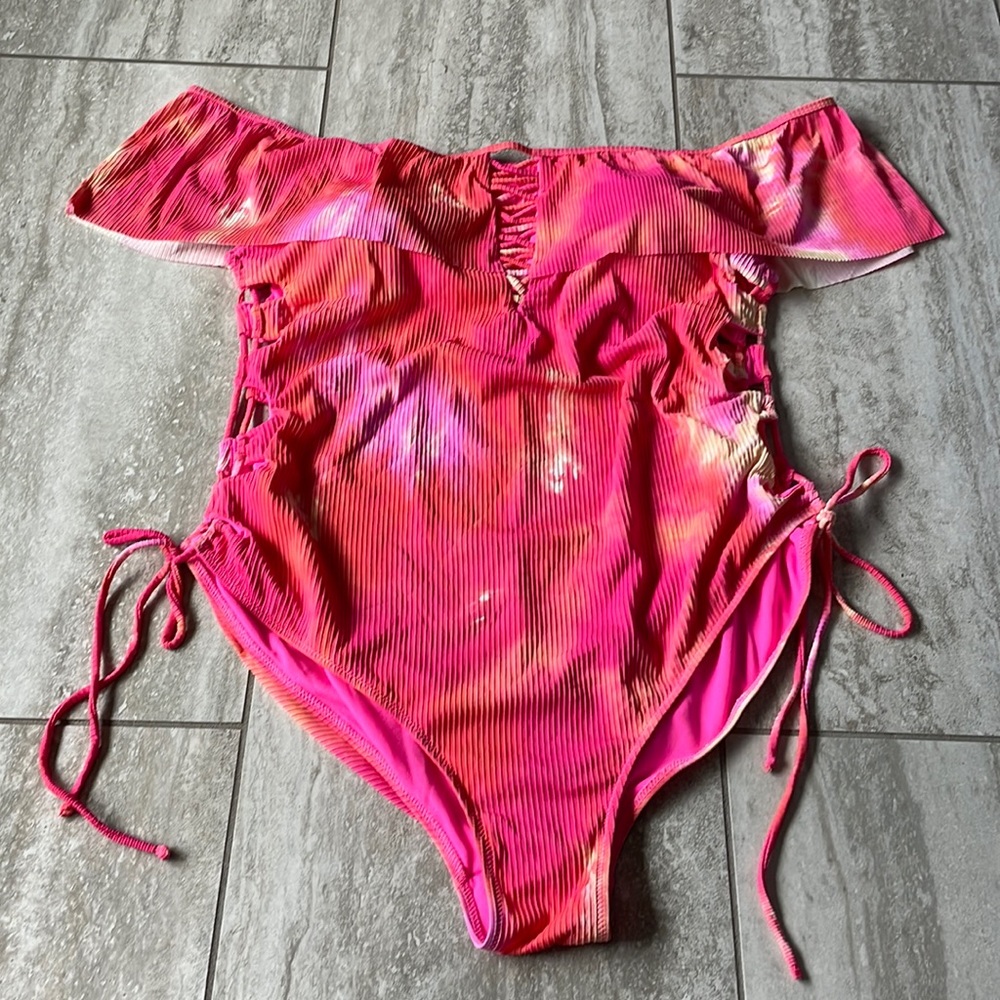 Coastal Waves Pink Orange Ribbed One Piece Swimsuit Size 3X